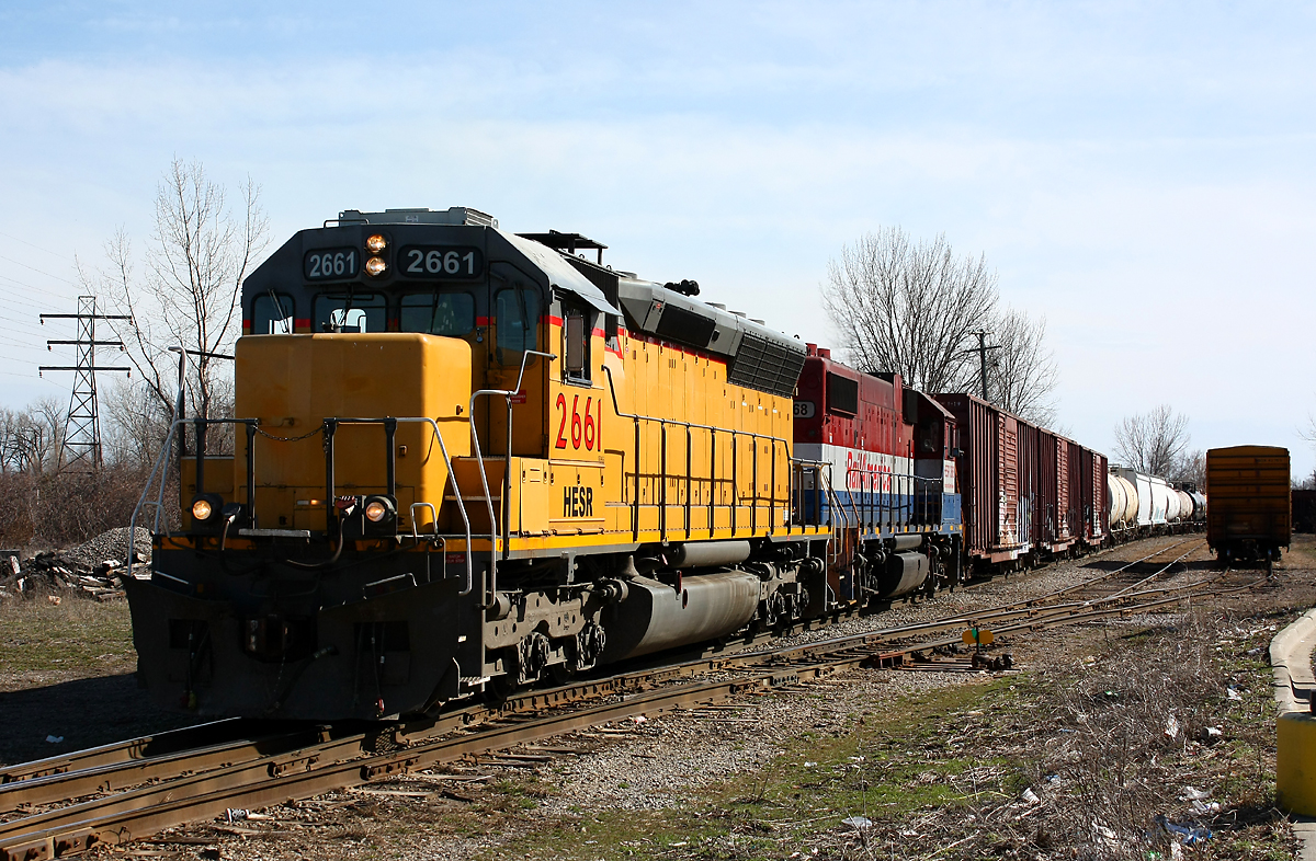 HESR 2661 leads 701 north out of Genessee Yard
